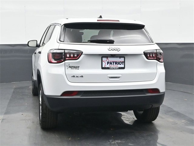 Used 2025 Jeep Compass Sport image 3