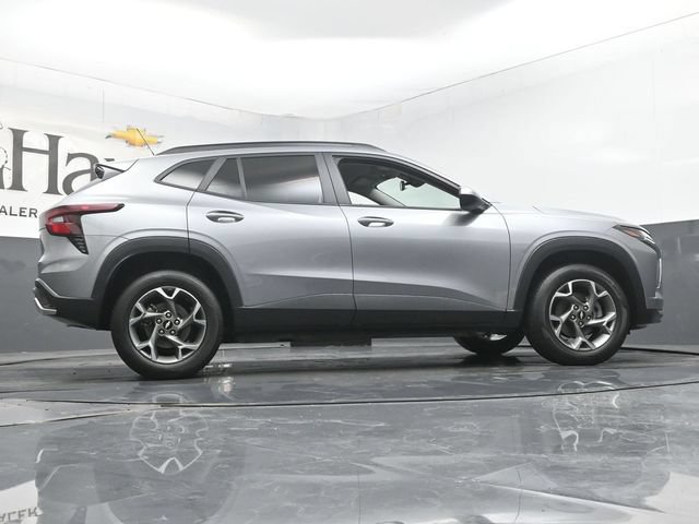 Used 2025 Chevrolet Trax LT FWD image 57