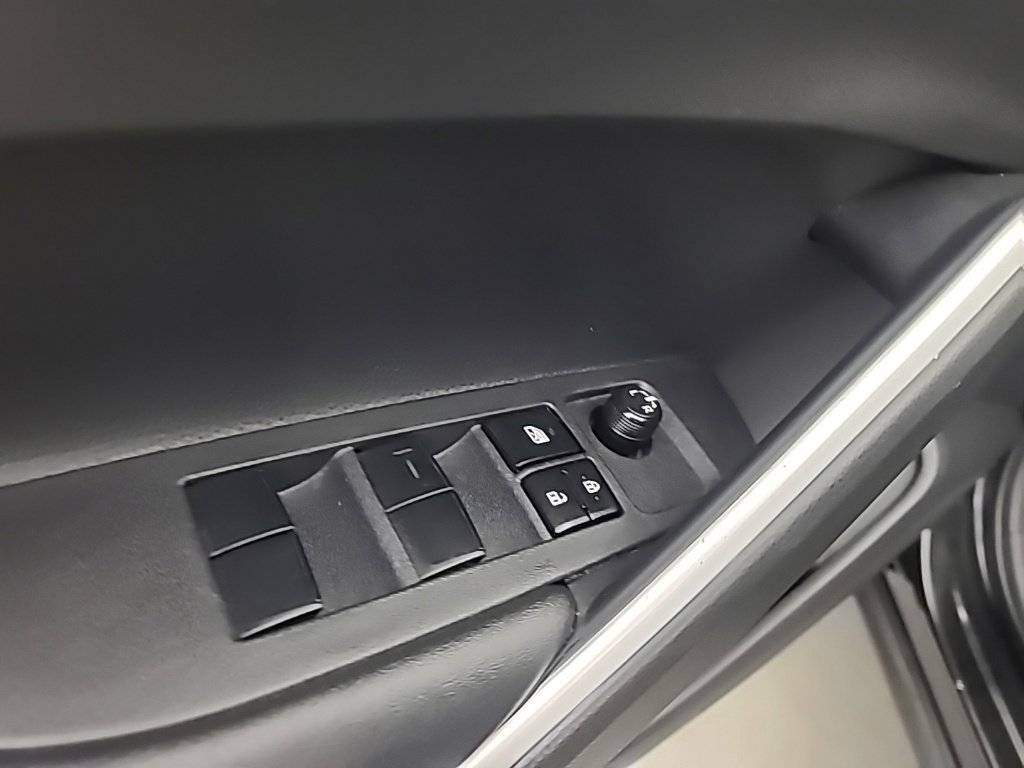 Used 2025 Toyota Corolla Cross LE FWD image 24