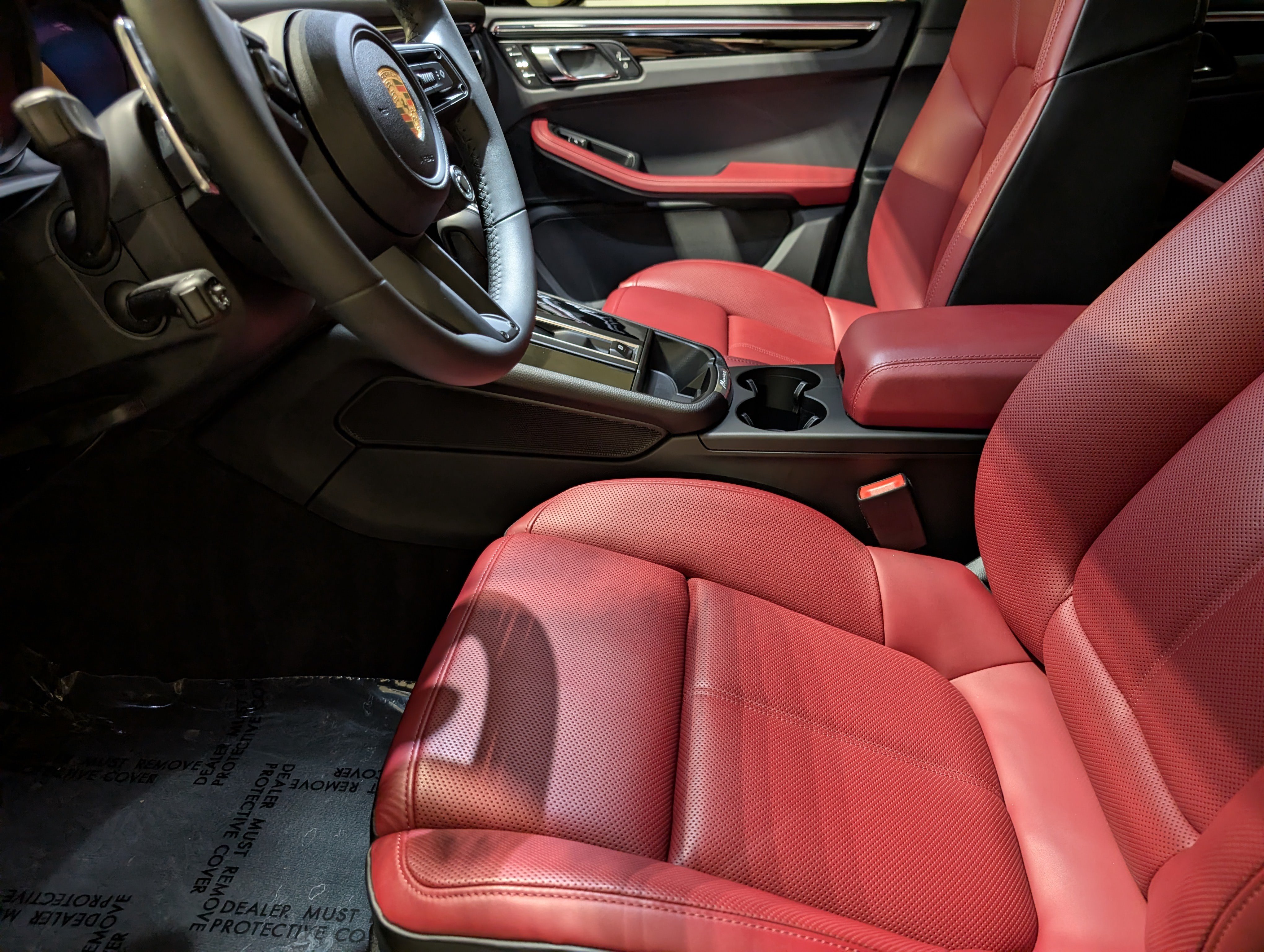 Certified 2025 Porsche Macan S AWD/4WD image 4