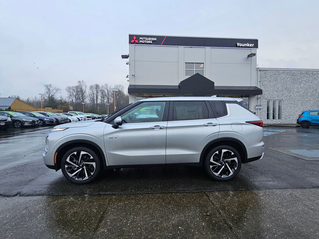 New 2025 Mitsubishi Outlander SE image 8