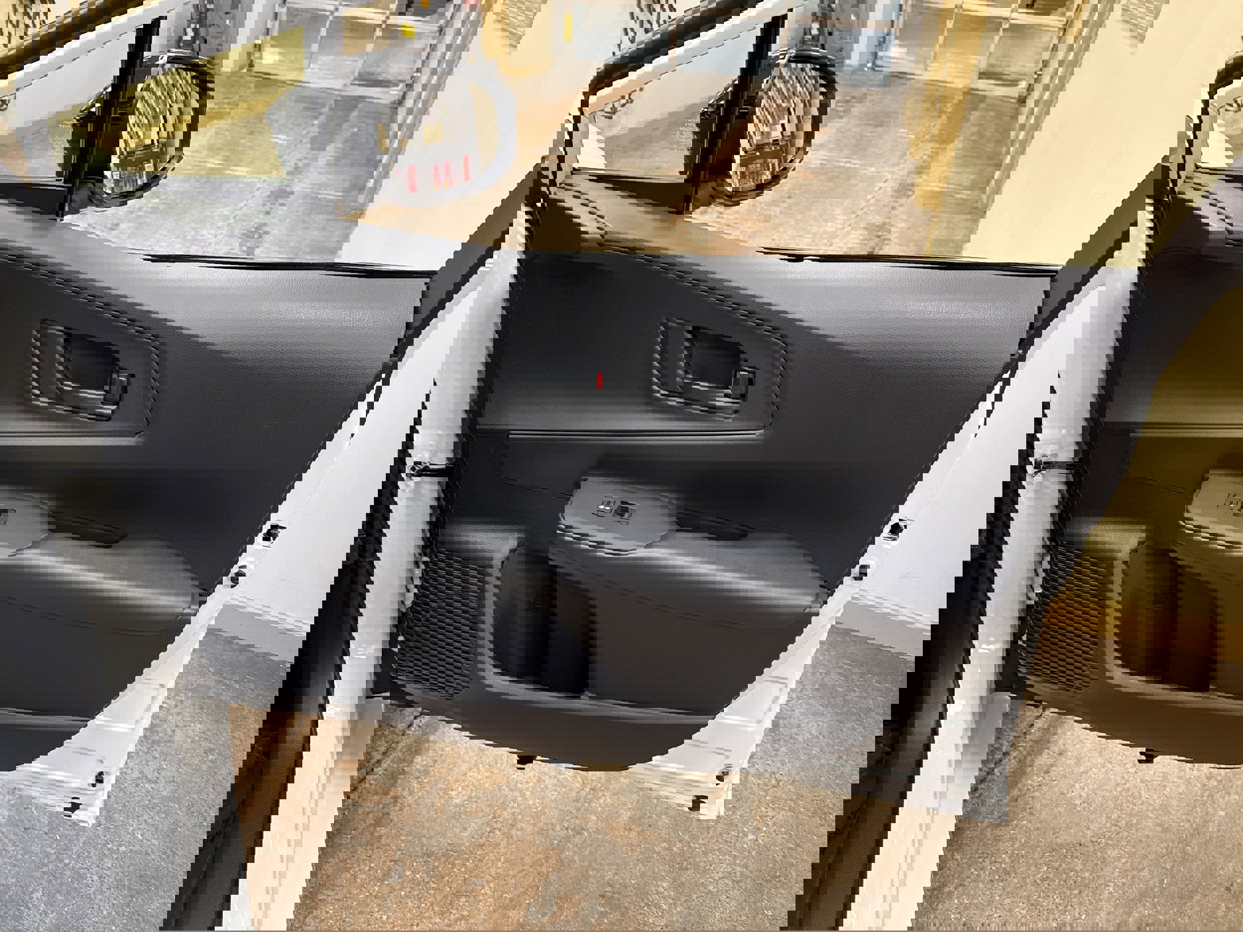 Used 2025 Toyota Prius SE image 14