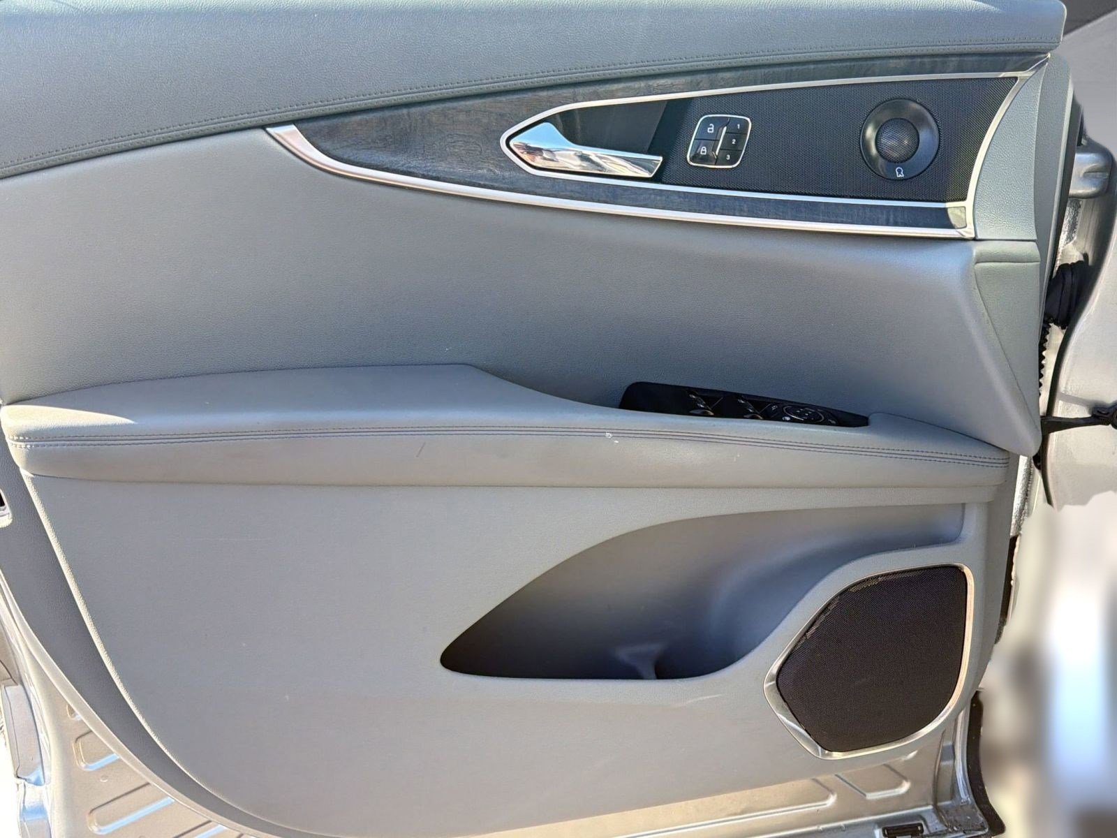Used 2020 Lincoln Nautilus Reserve FWD image 21