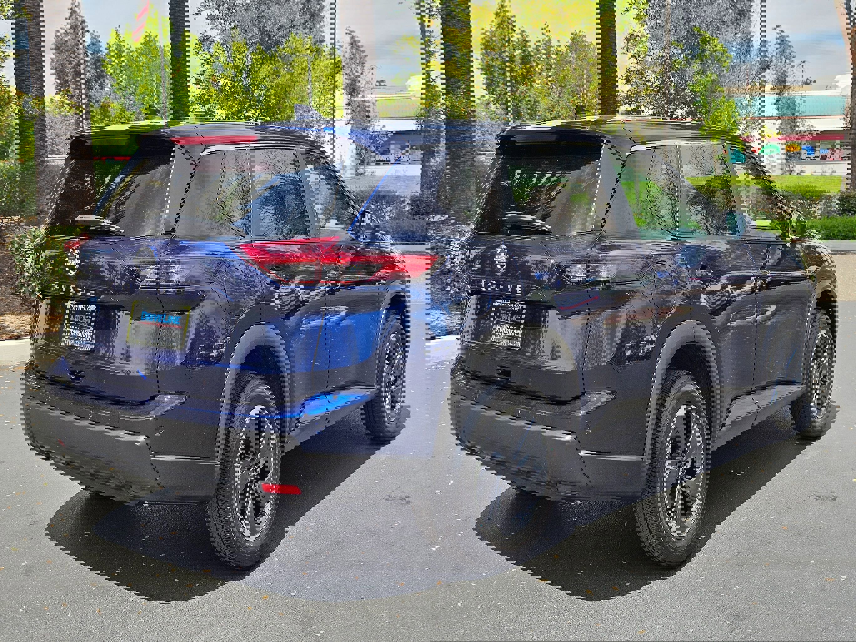Used 2025 Nissan Rogue SV image 11