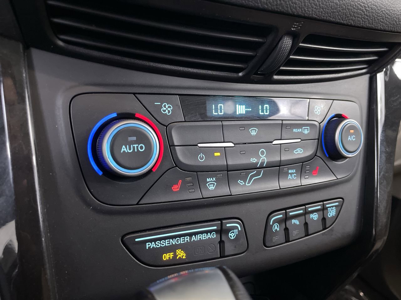 Used 2019 Ford Escape Titanium image 18