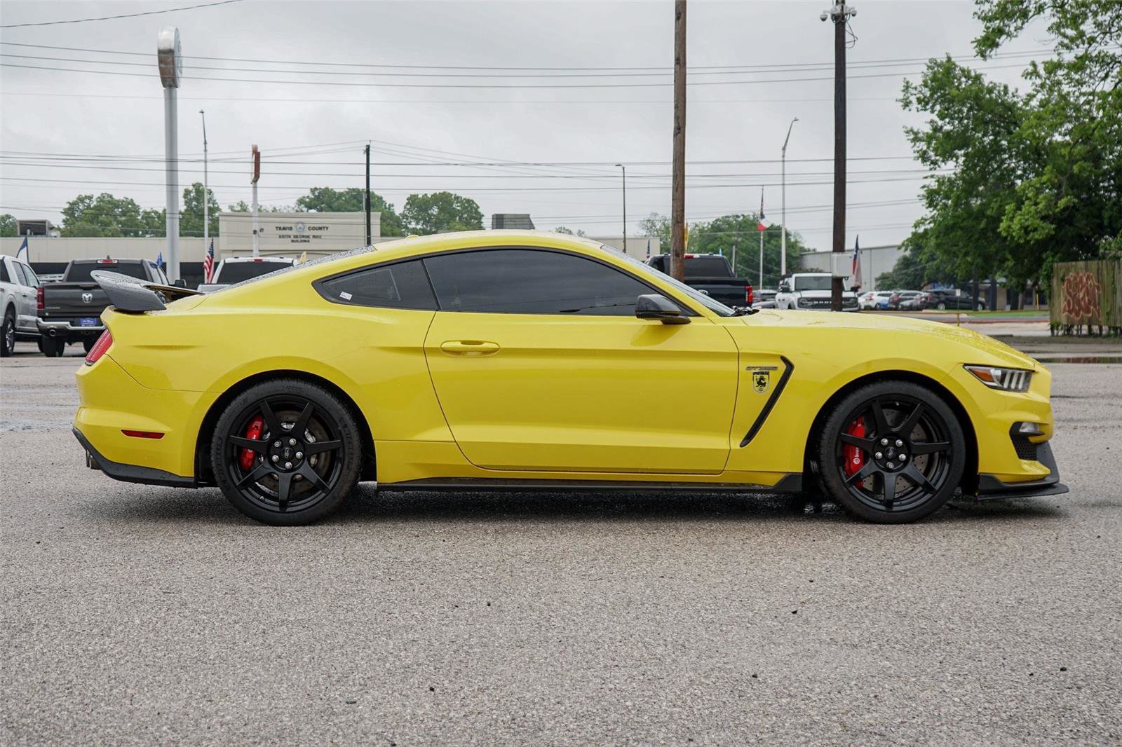 Certified 2017 Ford Mustang Shelby GT350R w/ GT350R Equipment Group 920A RWD image 4