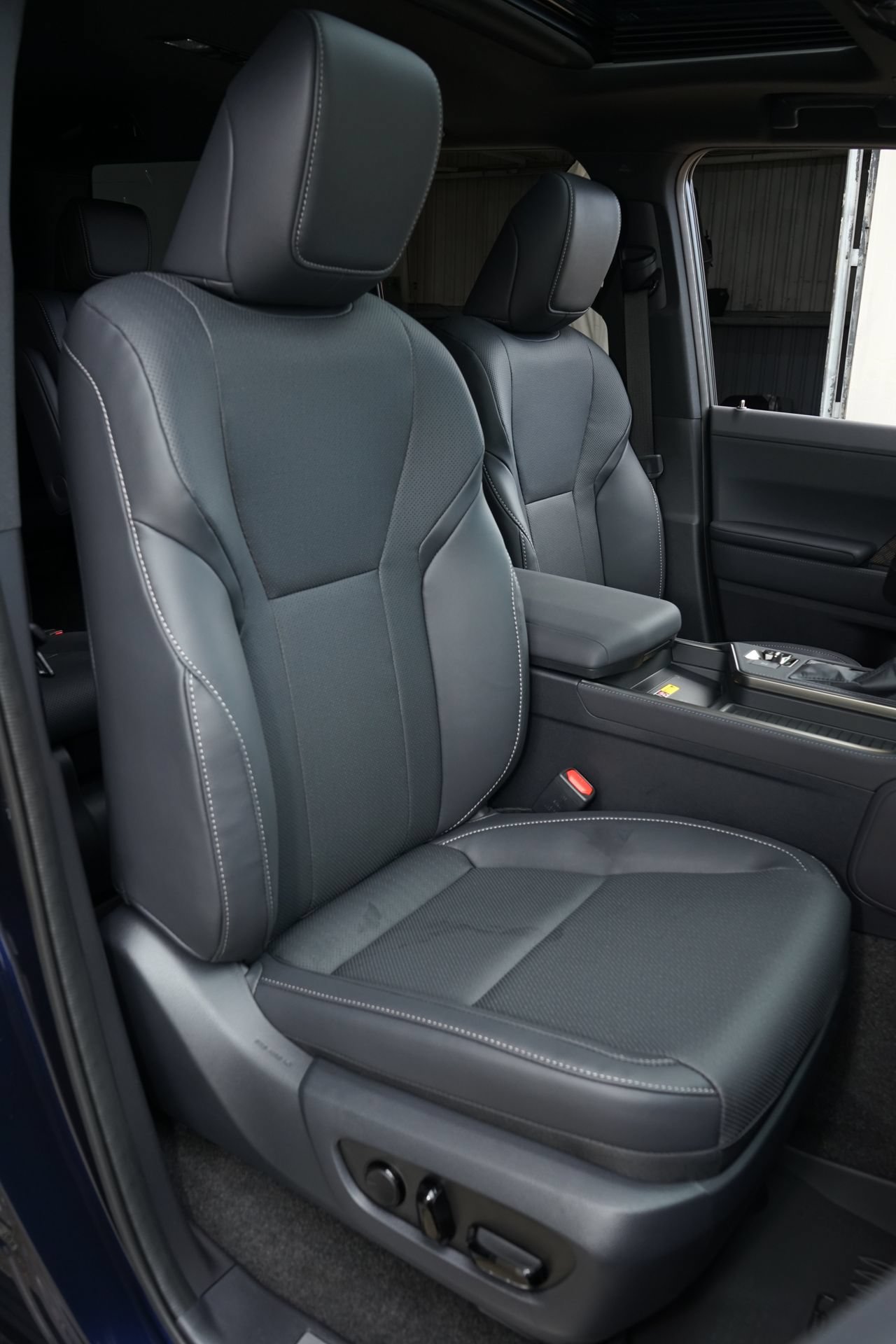Used 2026 Lexus GX 550 AWD/4WD image 9