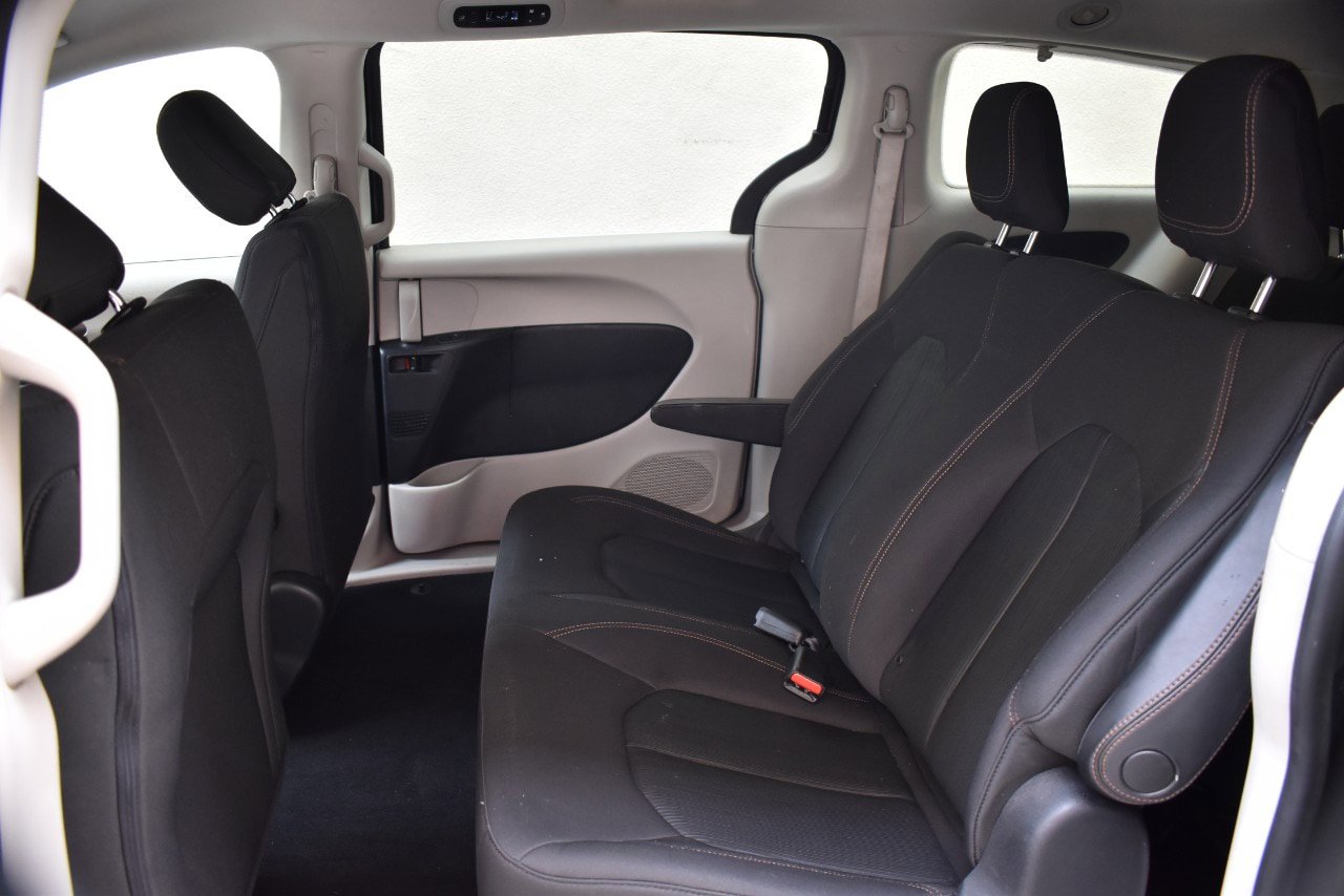 Used 2019 Chrysler Pacifica L FWD image 19