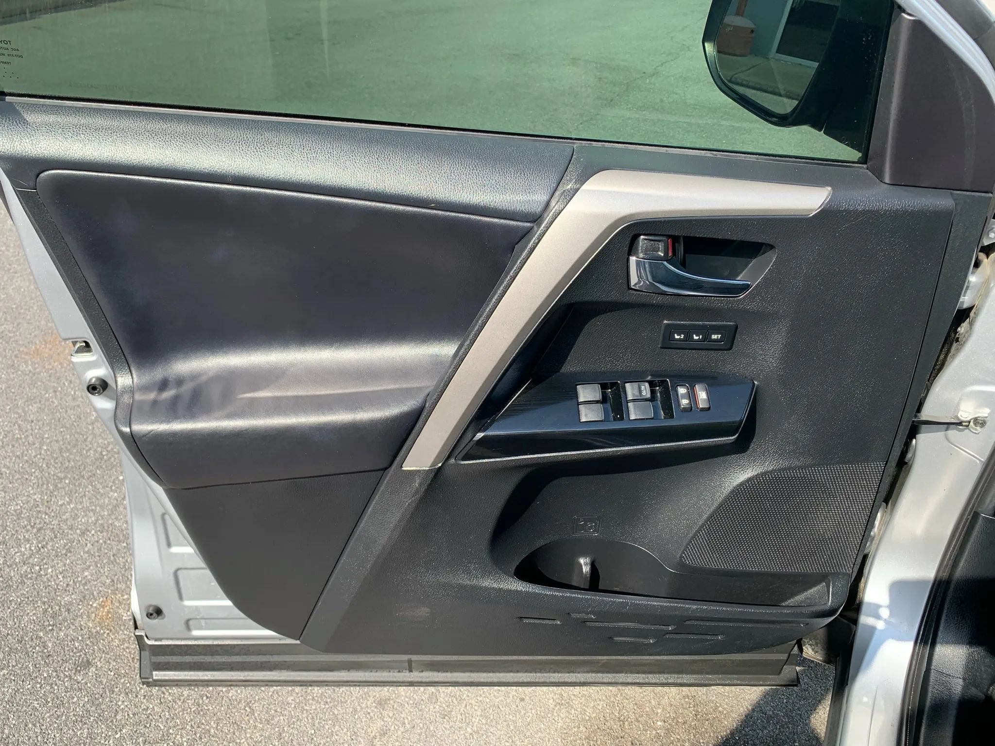 Used 2016 Toyota RAV4 Limited FWD image 8