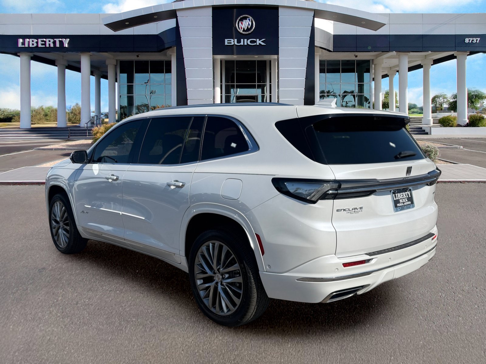 Used 2025 Buick Enclave Avenir w/ Super Cruise Package FWD image 5