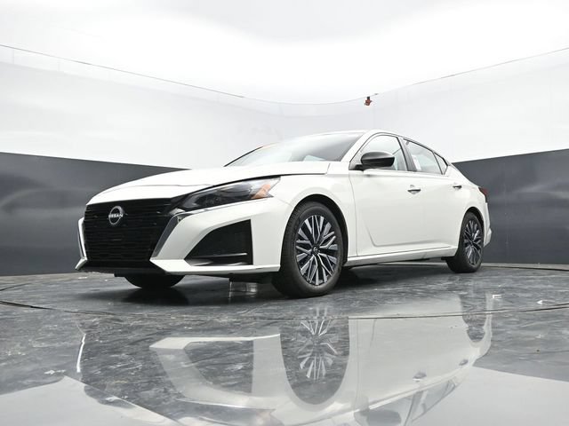 Used 2025 Nissan Altima 2.5 SV FWD image 53