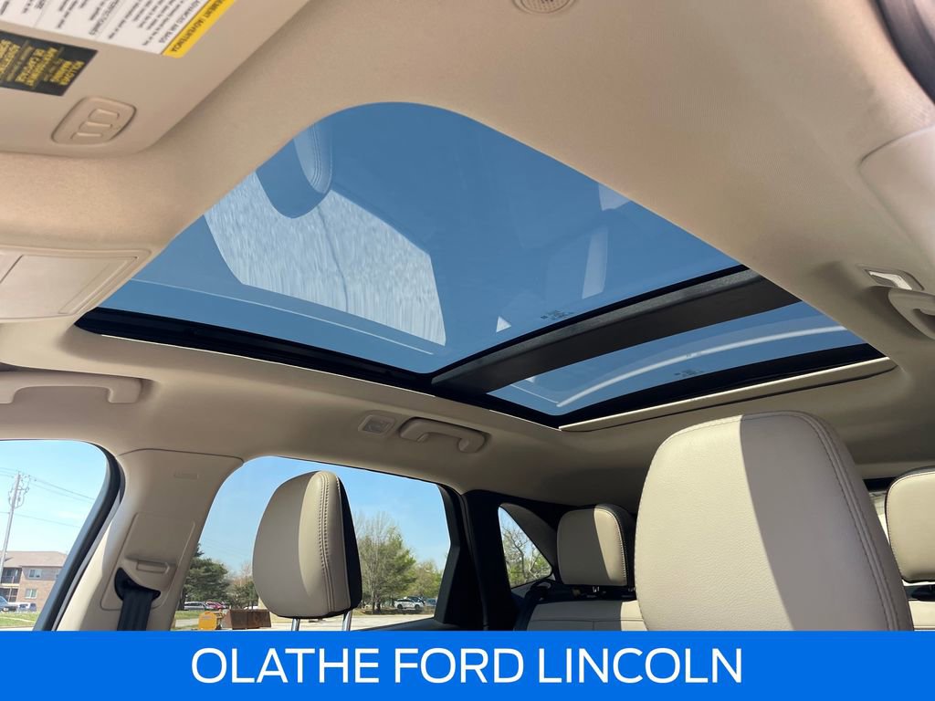 Used 2020 Ford Escape Titanium w/ Titanium Premium Package 2.0 image 23