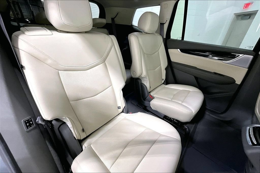 Used 2024 Cadillac XT6 Premium Luxury w/ Technology Package FWD image 33