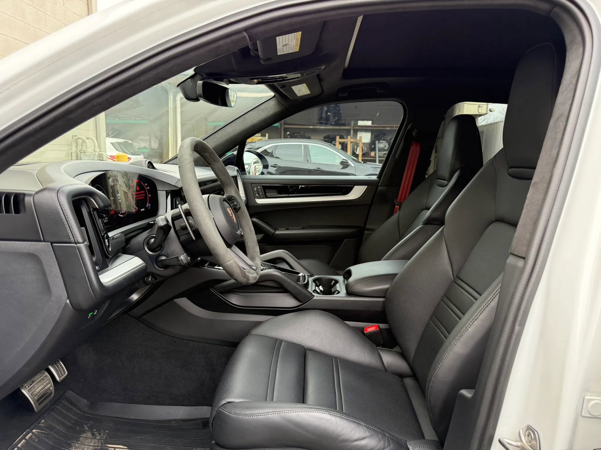 Used 2025 Porsche Cayenne S w/ Premium Package Plus image 20