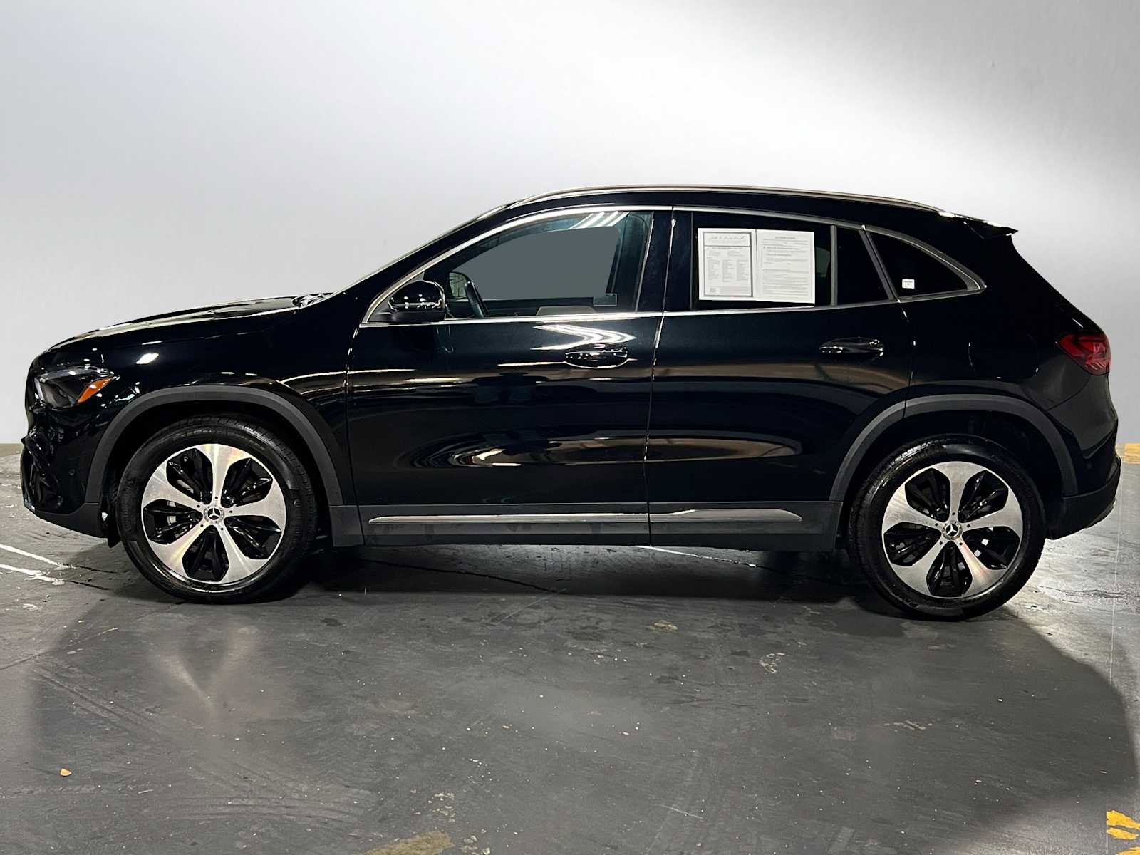 Used 2025 Mercedes-Benz GLA 250 4MATIC image 4
