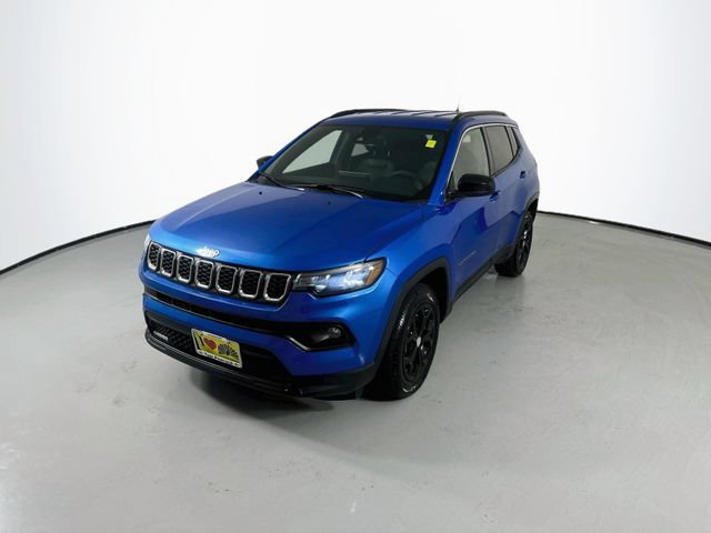 Used 2024 Jeep Compass Latitude AWD/4WD image 5