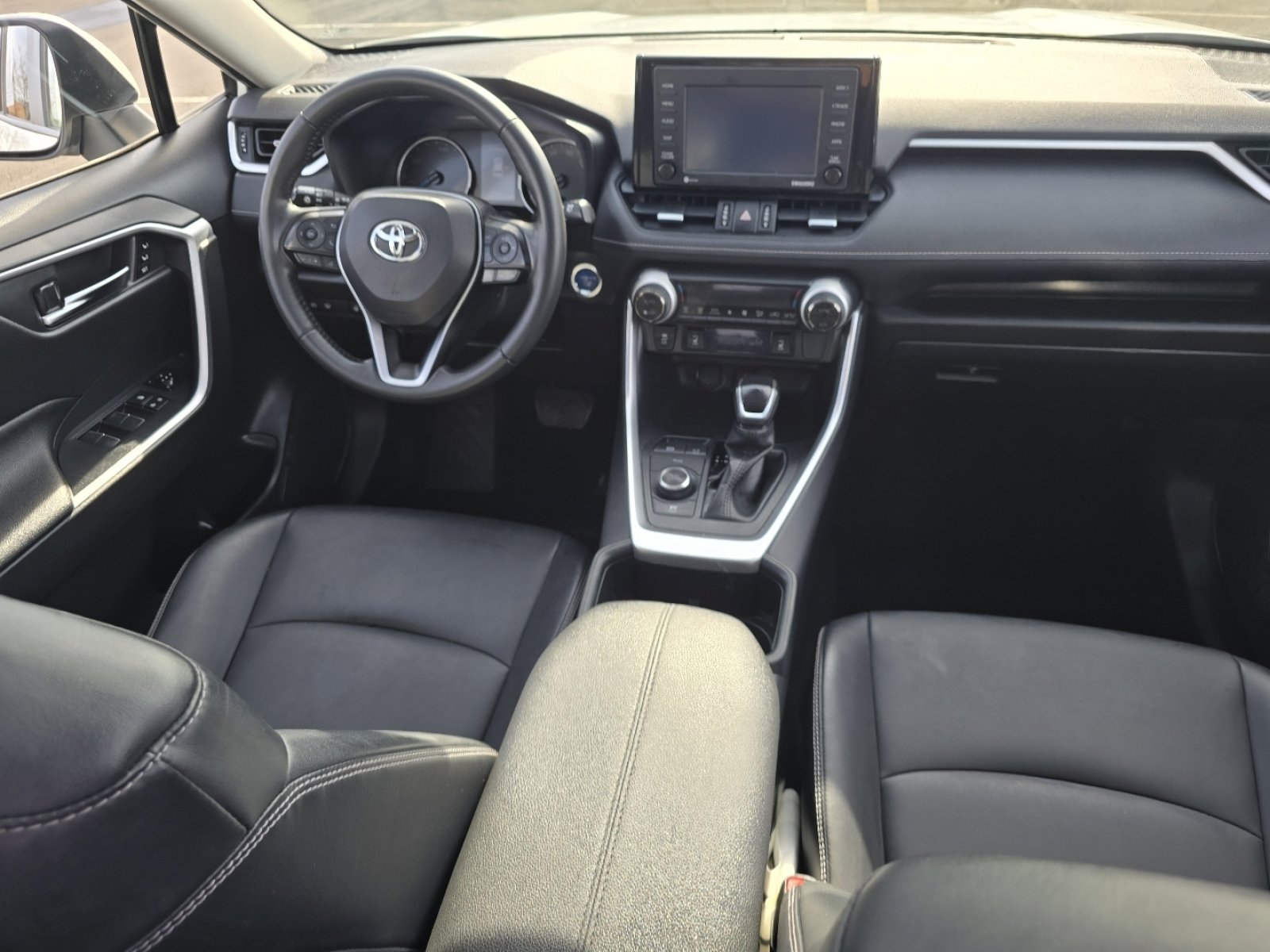 Used 2022 Toyota RAV4 XLE Premium image 23