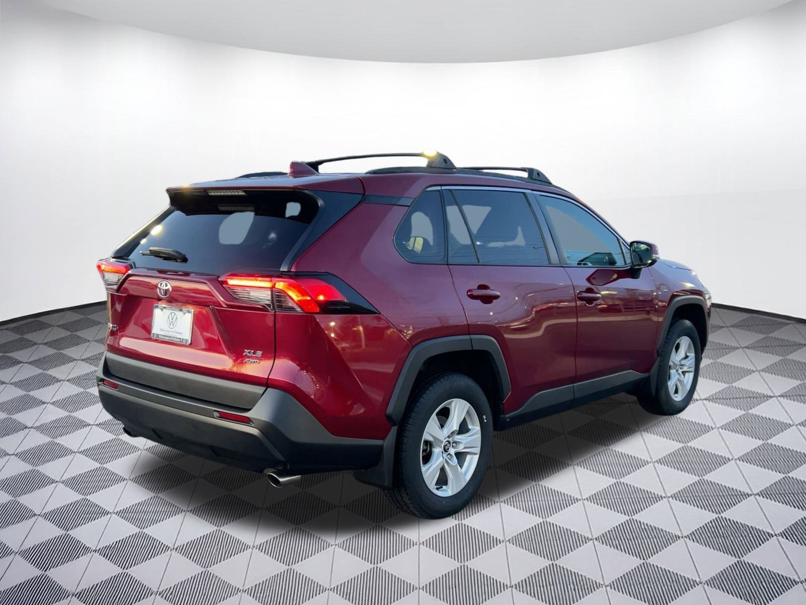 Used 2020 Toyota RAV4 XLE image 9
