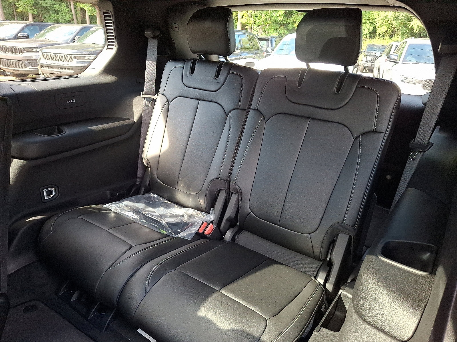 New 2025 Jeep Grand Cherokee L Limited w/ Black Appearance Package image 7