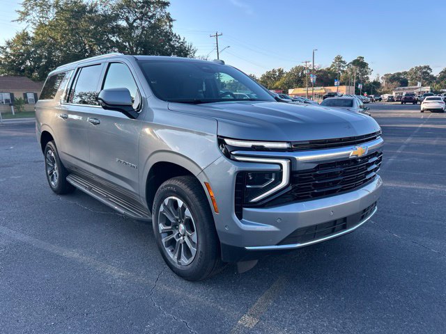 Used 2026 Chevrolet Suburban LS RWD image 6