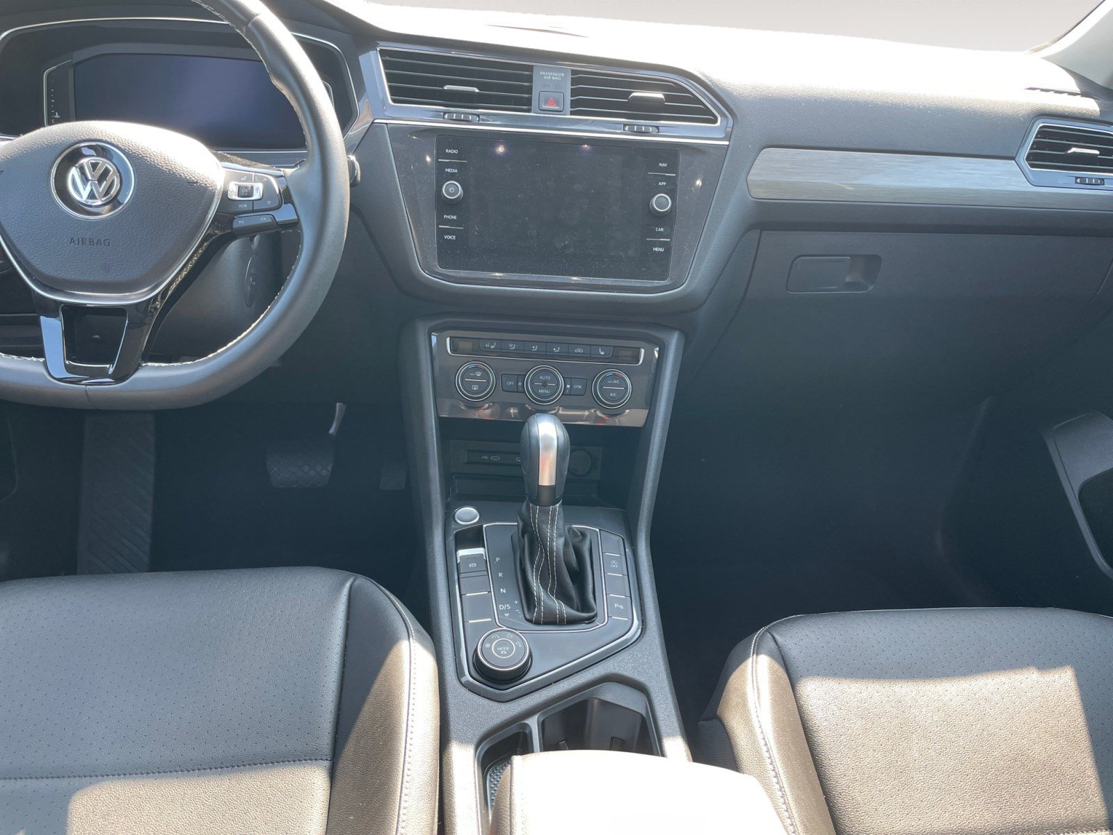 Used 2021 Volkswagen Tiguan SEL AWD/4WD image 14