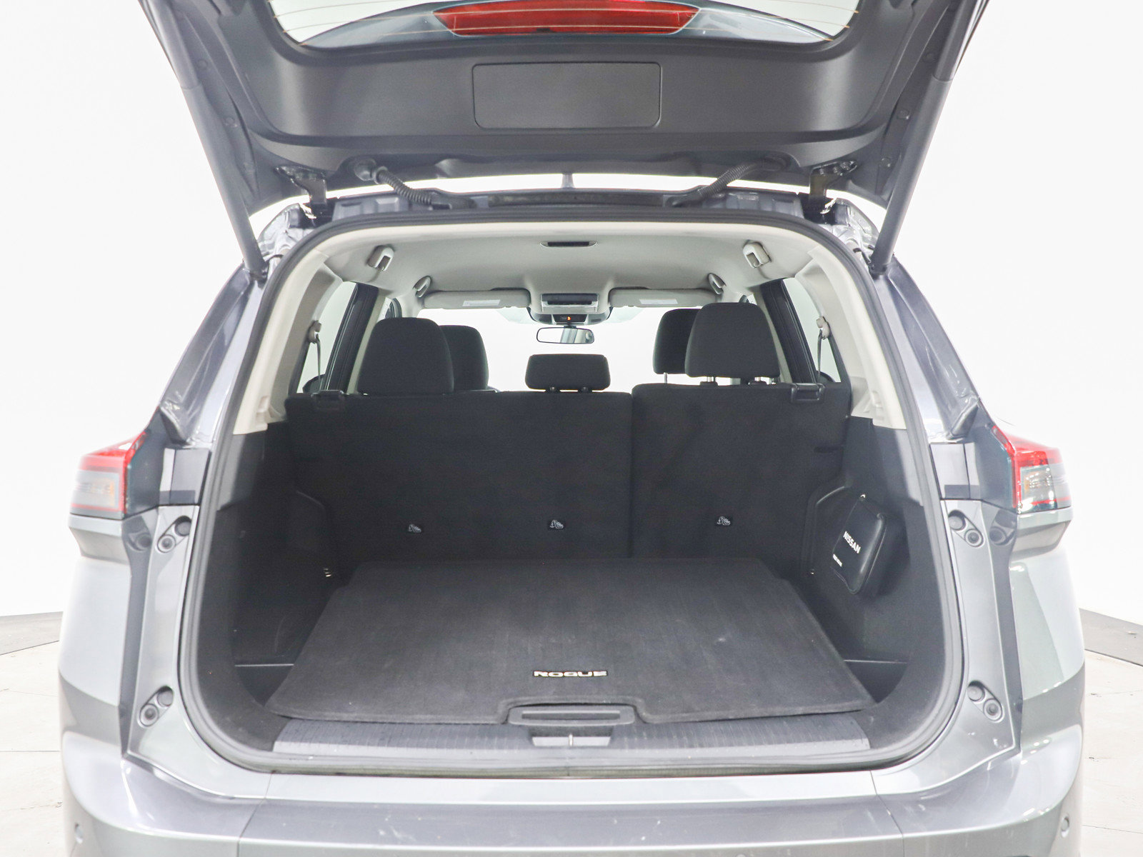 Used 2025 Nissan Rogue SV image 16