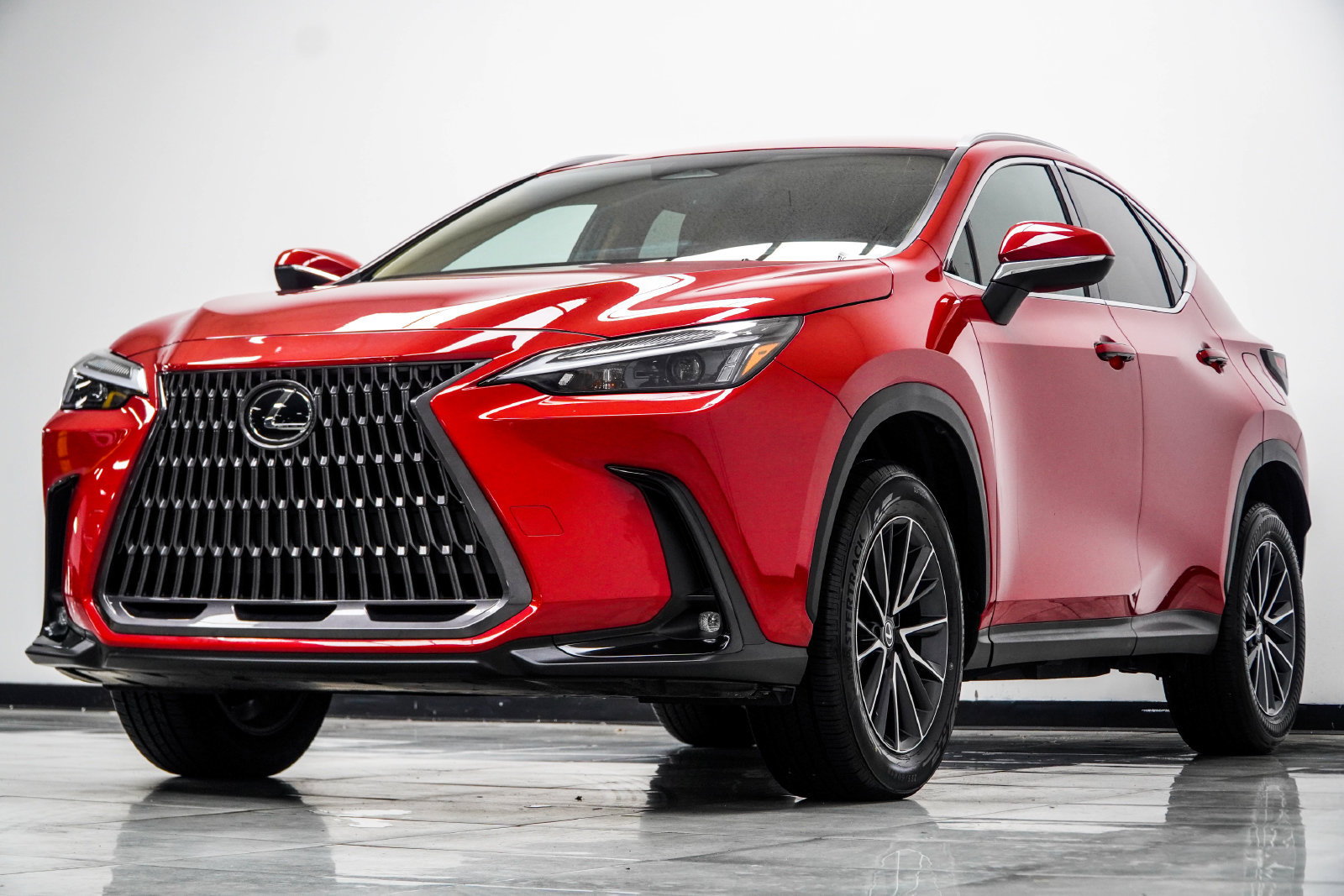 Used 2024 Lexus NX 250 FWD w/ Towing Package (2000 Lbs) image 4
