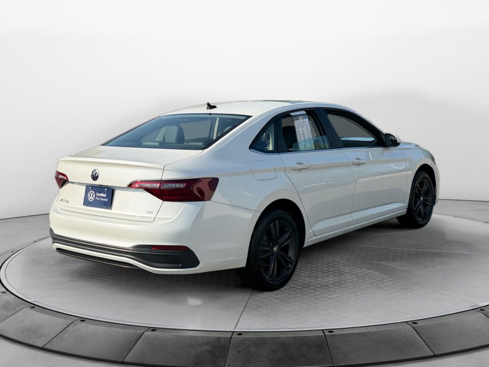 Certified 2022 Volkswagen Jetta SE FWD image 7