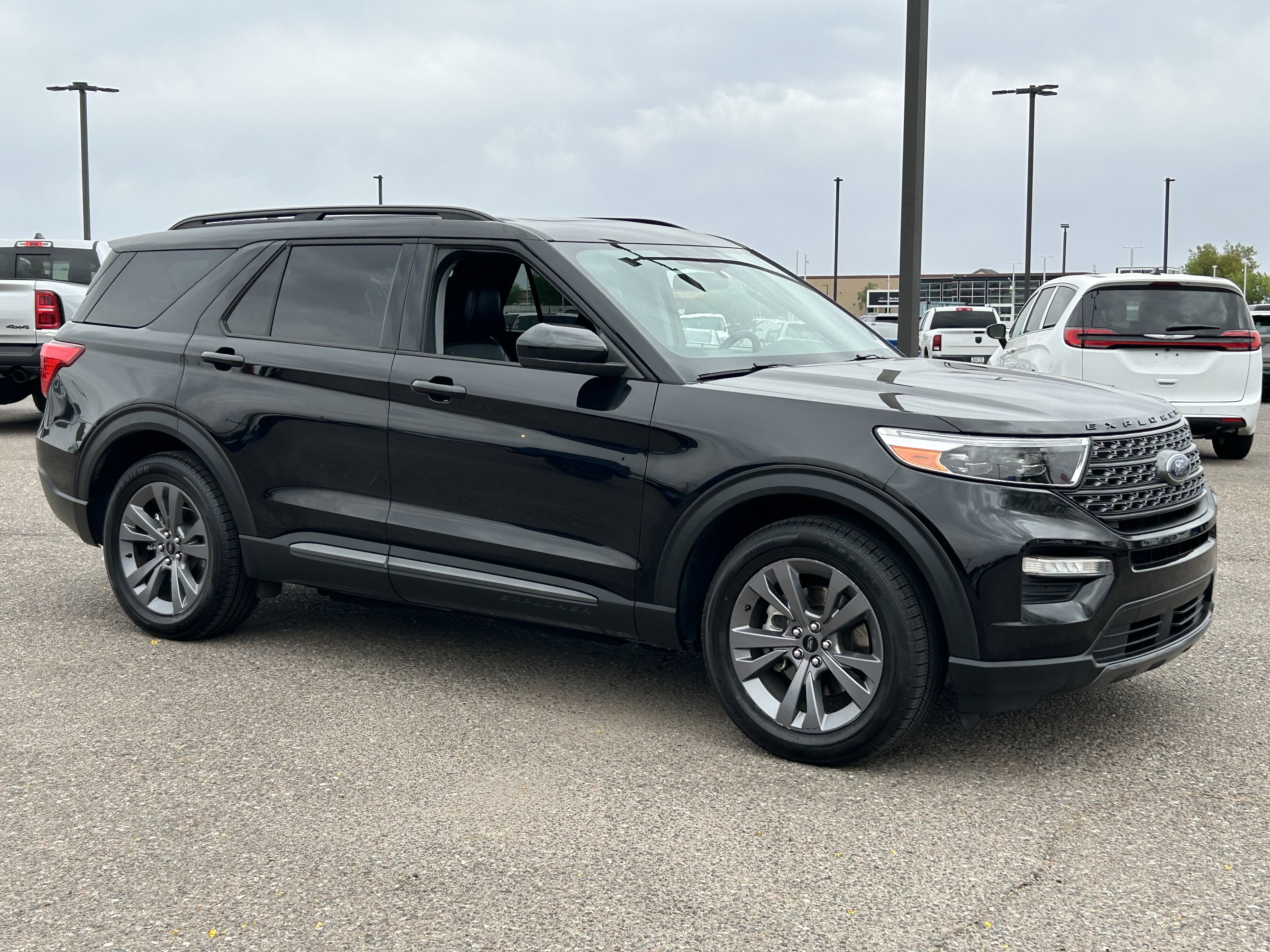Used 2022 Ford Explorer XLT w/ Equipment Group 202A image 6
