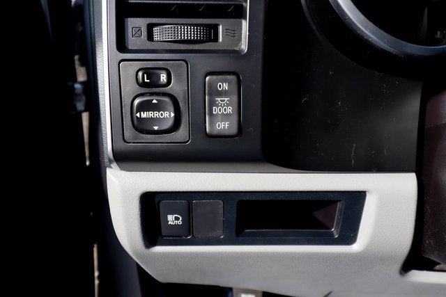 Used 2018 Toyota Sequoia SR5 image 47