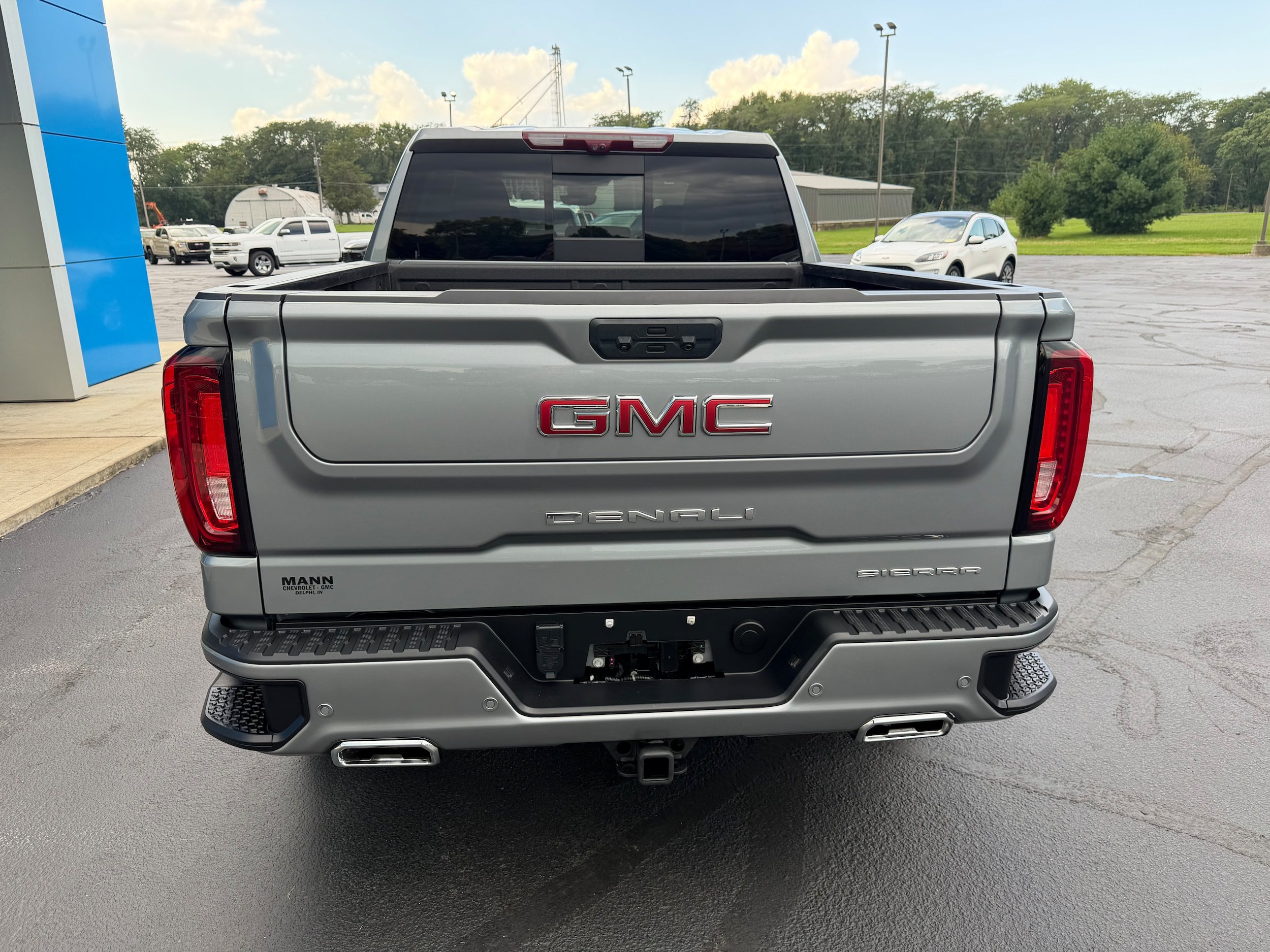 Used 2024 GMC Sierra 1500 Denali w/ Technology Package AWD/4WD image 8