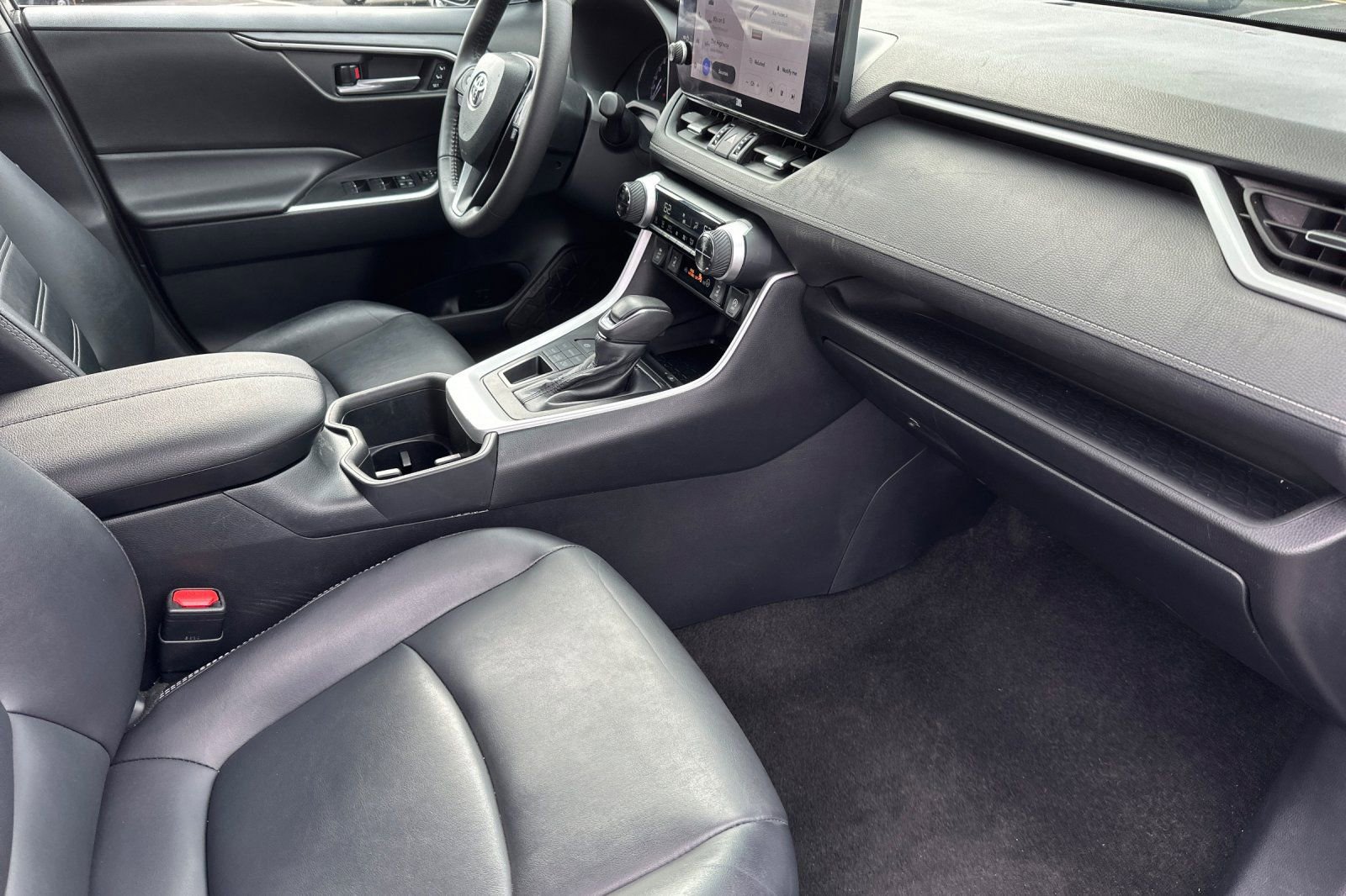 Used 2023 Toyota RAV4 XLE Premium image 18