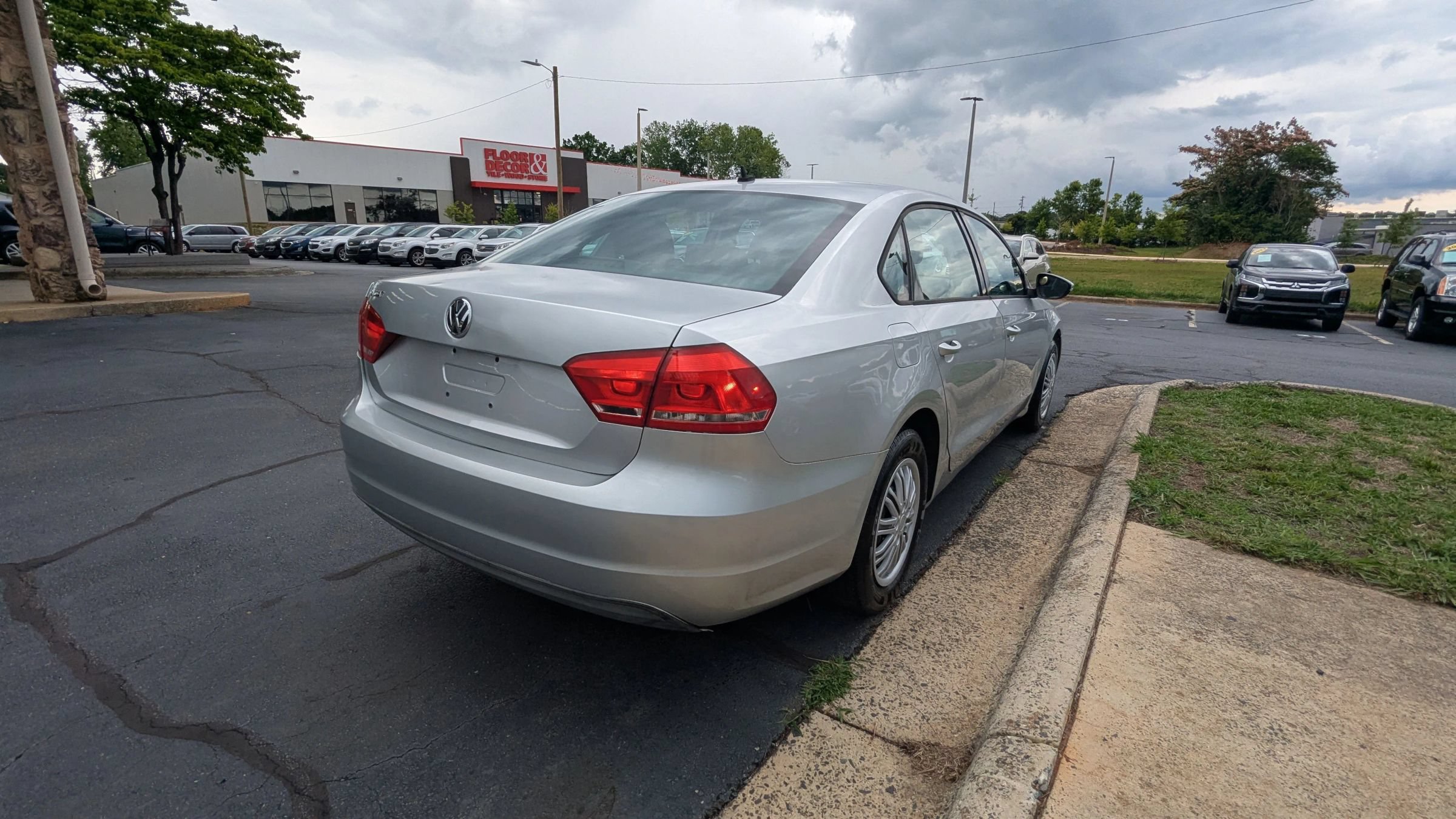 Used 2014 Volkswagen Passat 2.5 S FWD image 7