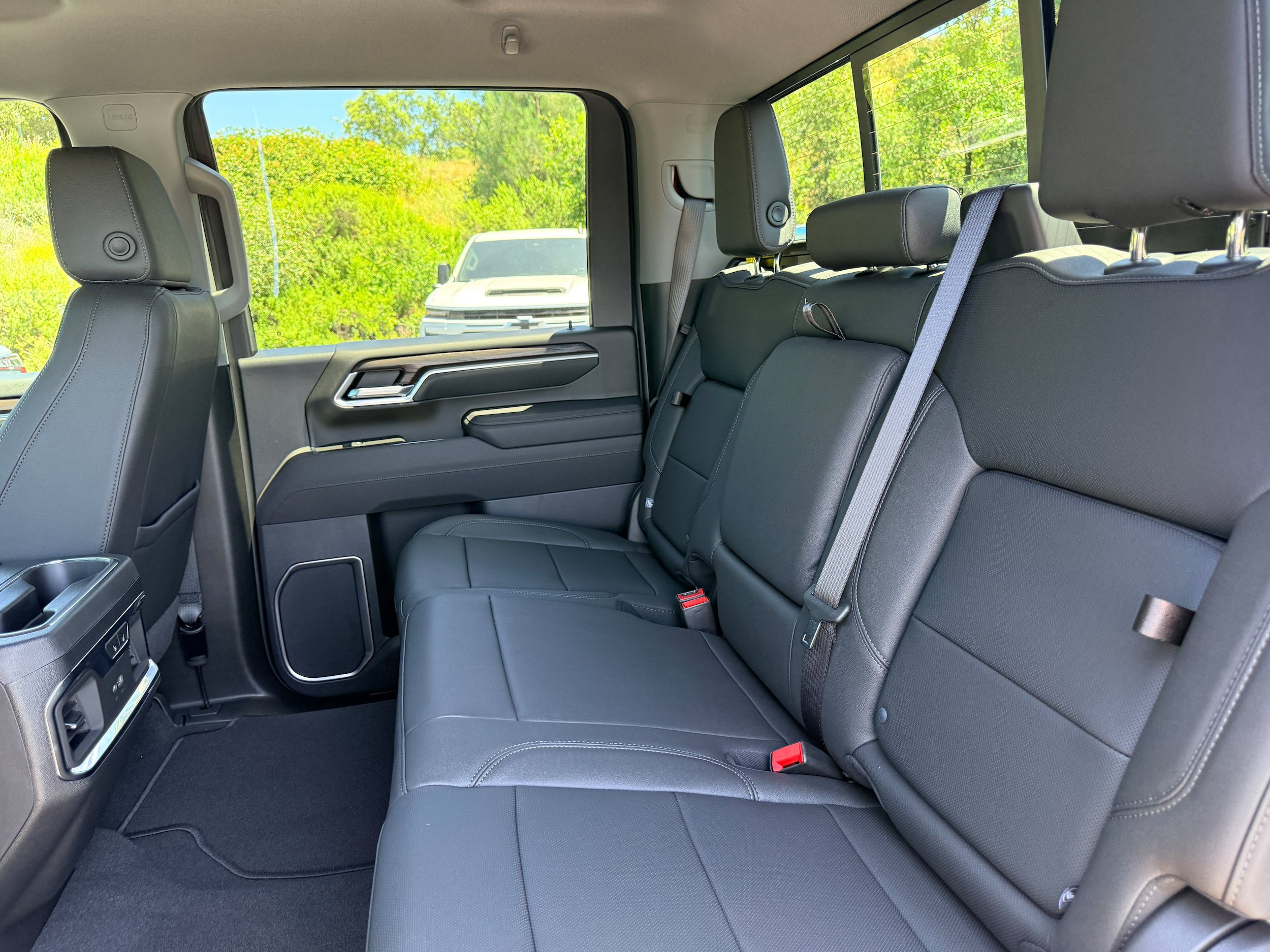 New 2026 GMC Sierra 2500 SLT w/ SLT Premium Package AWD/4WD image 8