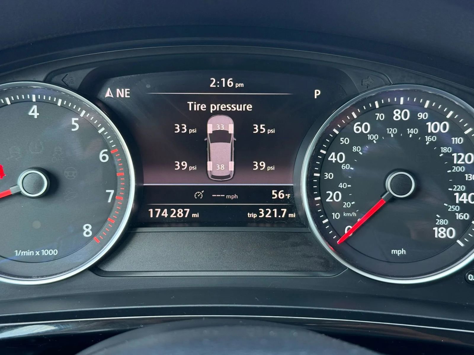 Used 2012 Volkswagen Touareg Sport image 26