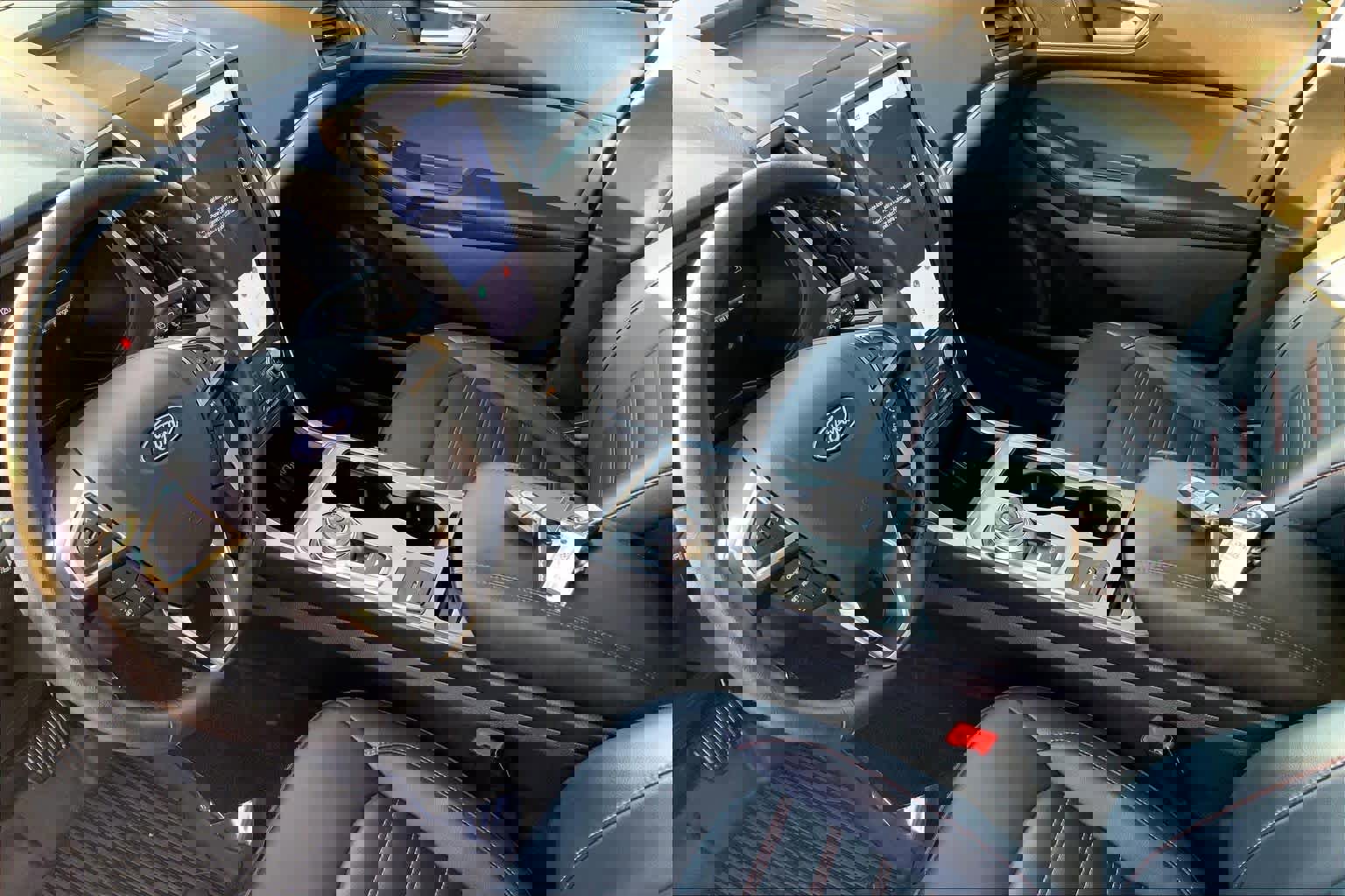 Used 2024 Ford Edge SEL w/ Sport Appearance Package image 16