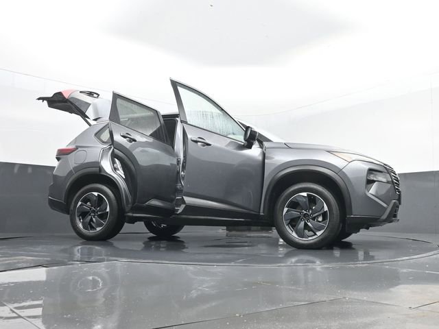 Used 2024 Nissan Rogue SV image 31