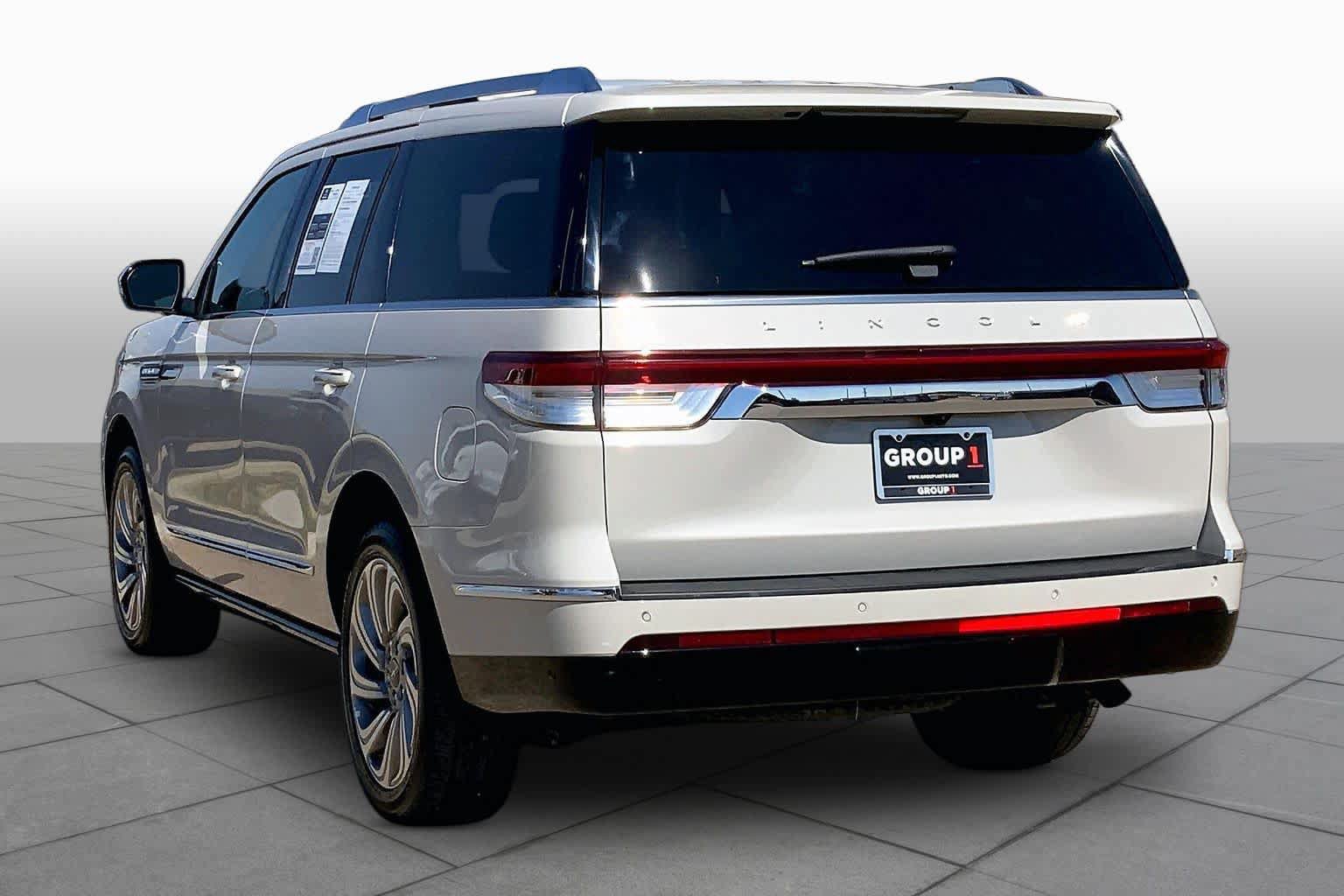 Used 2022 Lincoln Navigator Reserve AWD/4WD image 12