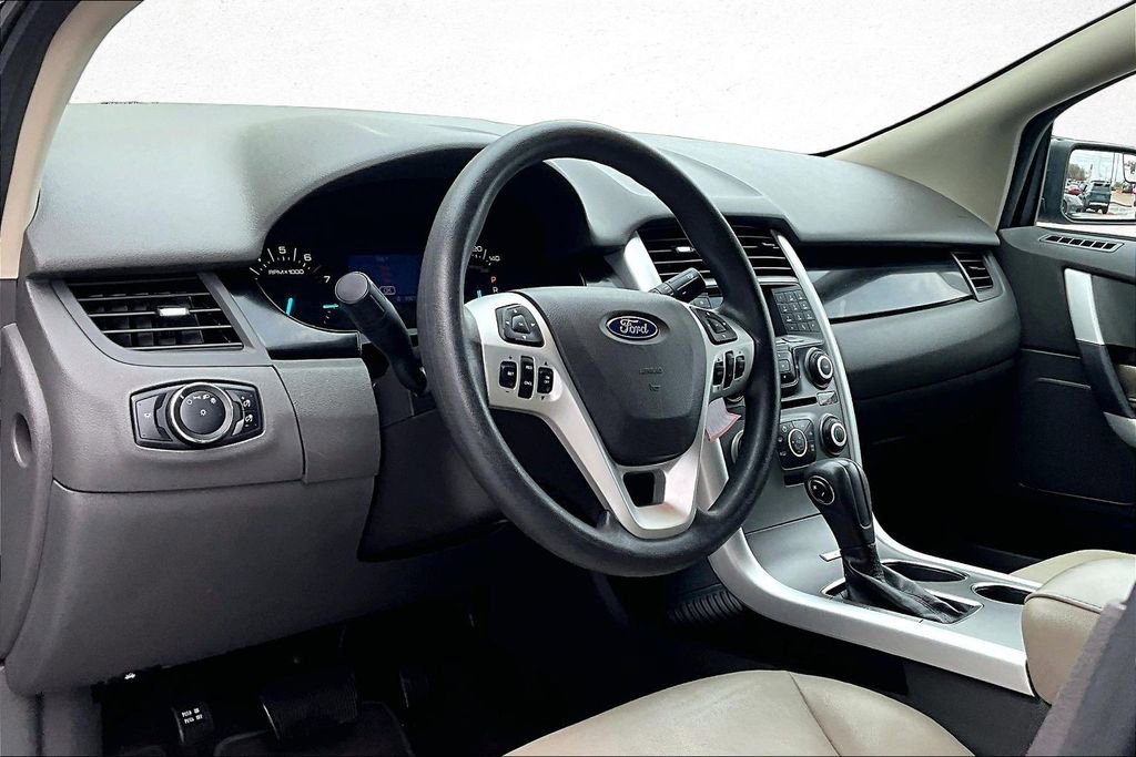 Used 2013 Ford Edge SE image 16