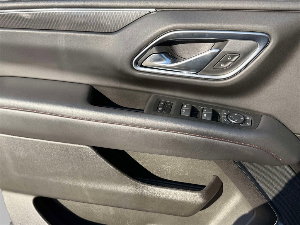 Used 2021 Chevrolet Suburban RST w/ Luxury Package image 22