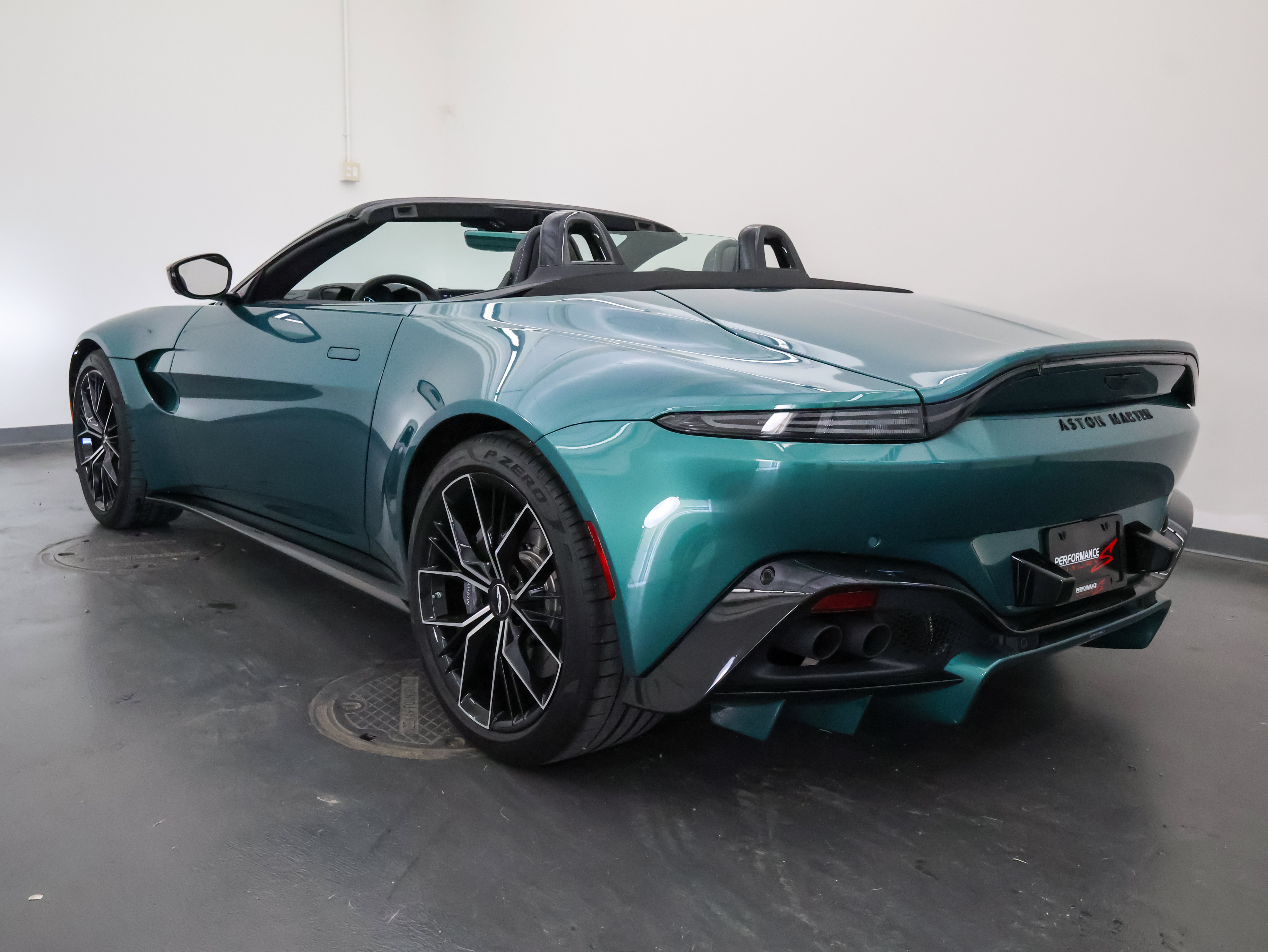 Used 2023 Aston Martin V8 Vantage Roadster RWD image 6