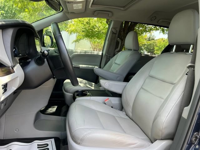 Used 2018 Toyota Sienna XLE w/ XLE Navigation Package AWD/4WD image 13