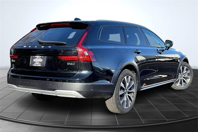 Certified 2024 Volvo V90 B6 Cross Country Plus w/ Climate Package image 3