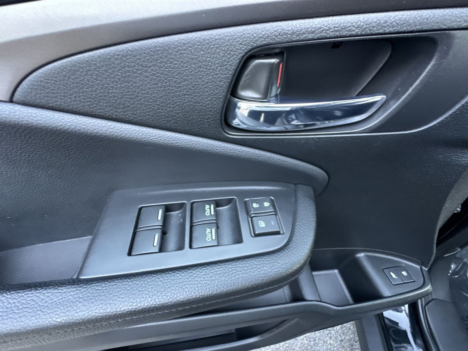 Used 2017 Honda Pilot EX-L image 23