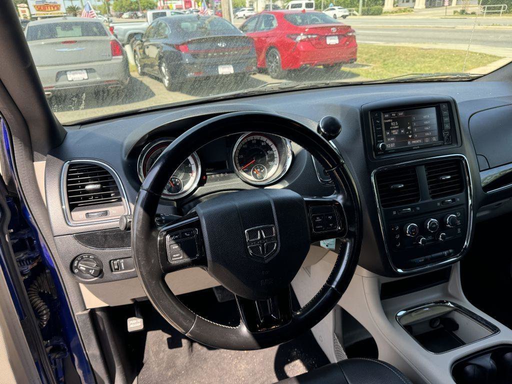 Used 2020 Dodge Grand Caravan SXT image 16