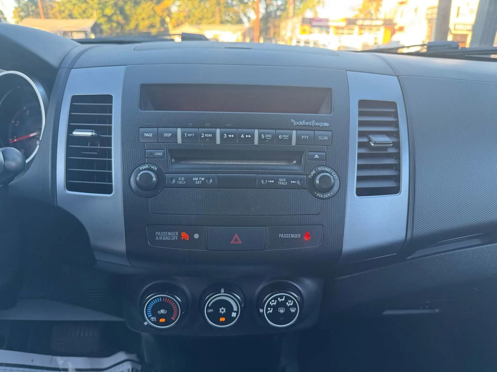 Used 2009 Mitsubishi Outlander SE image 24