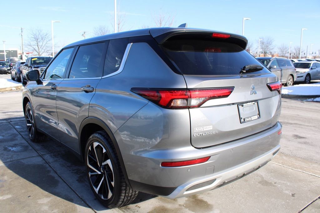 Used 2022 Mitsubishi Outlander SE image 5