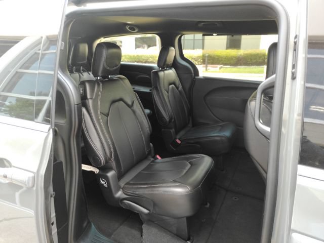 Used 2025 Chrysler Pacifica Select FWD image 26
