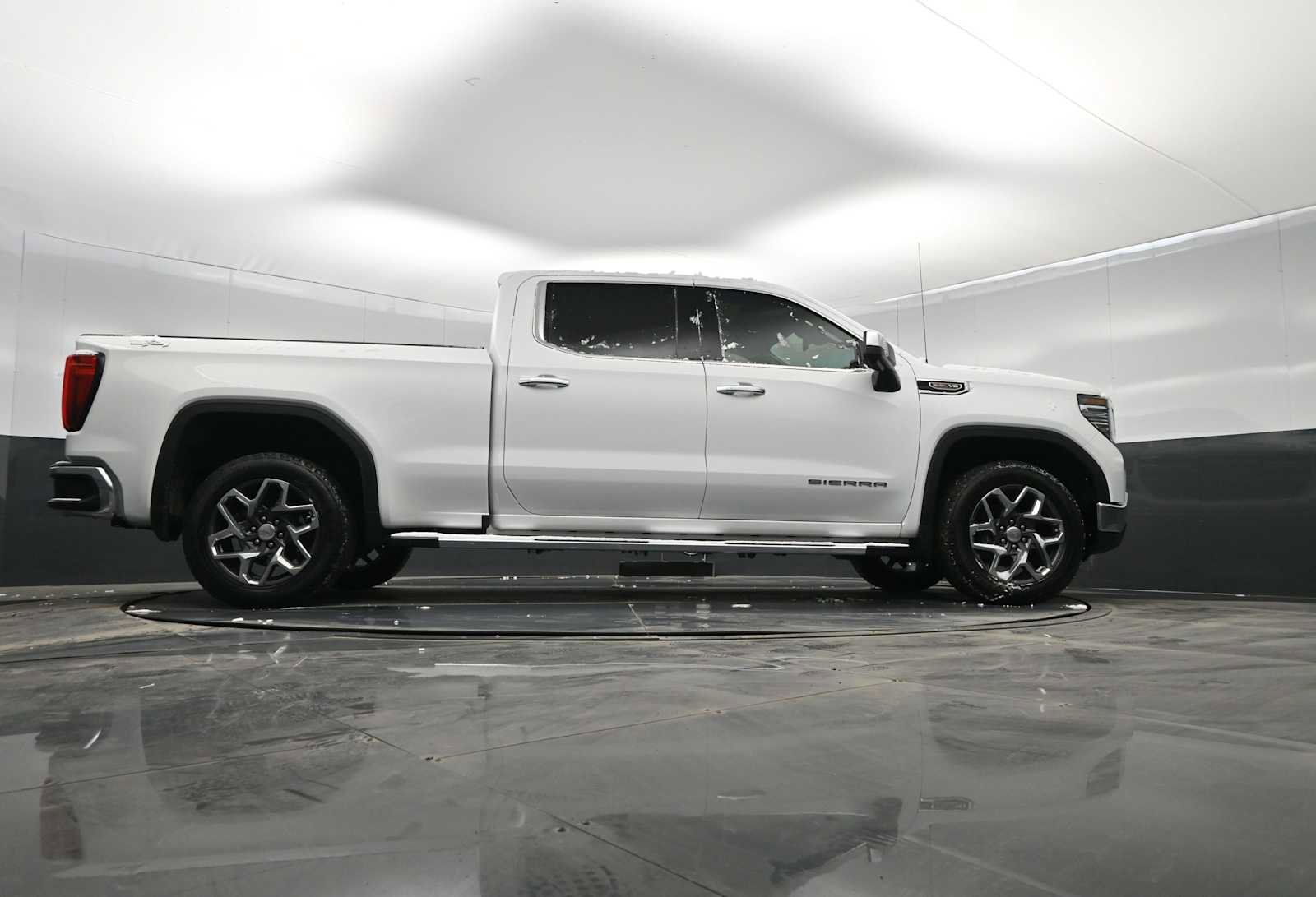 Used 2023 GMC Sierra 1500 SLT w/ SLT Convenience Package image 39