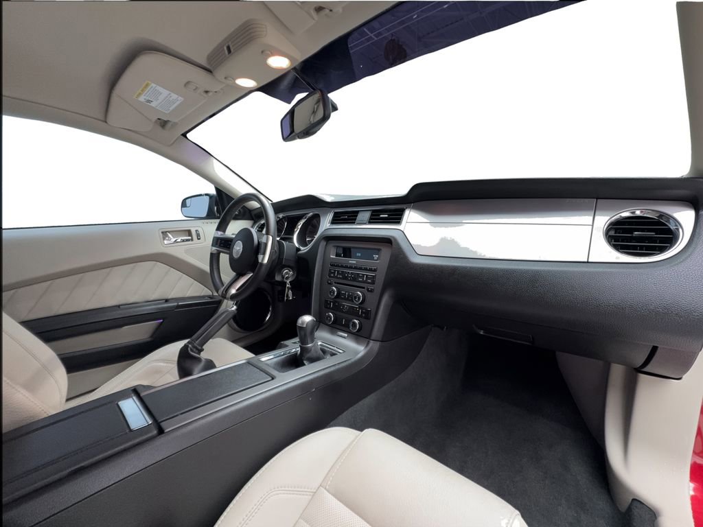 Used 2011 Ford Mustang GT Premium image 25